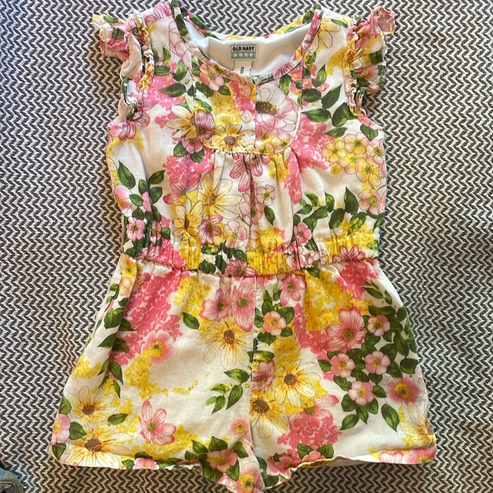 Old Navy 3T flutter-sleeve, floral print, romper.